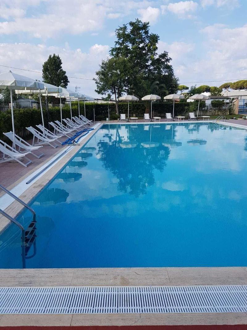 Hotel Ristorante Al Canto Delle Sirene テッラチーナ エクステリア 写真
