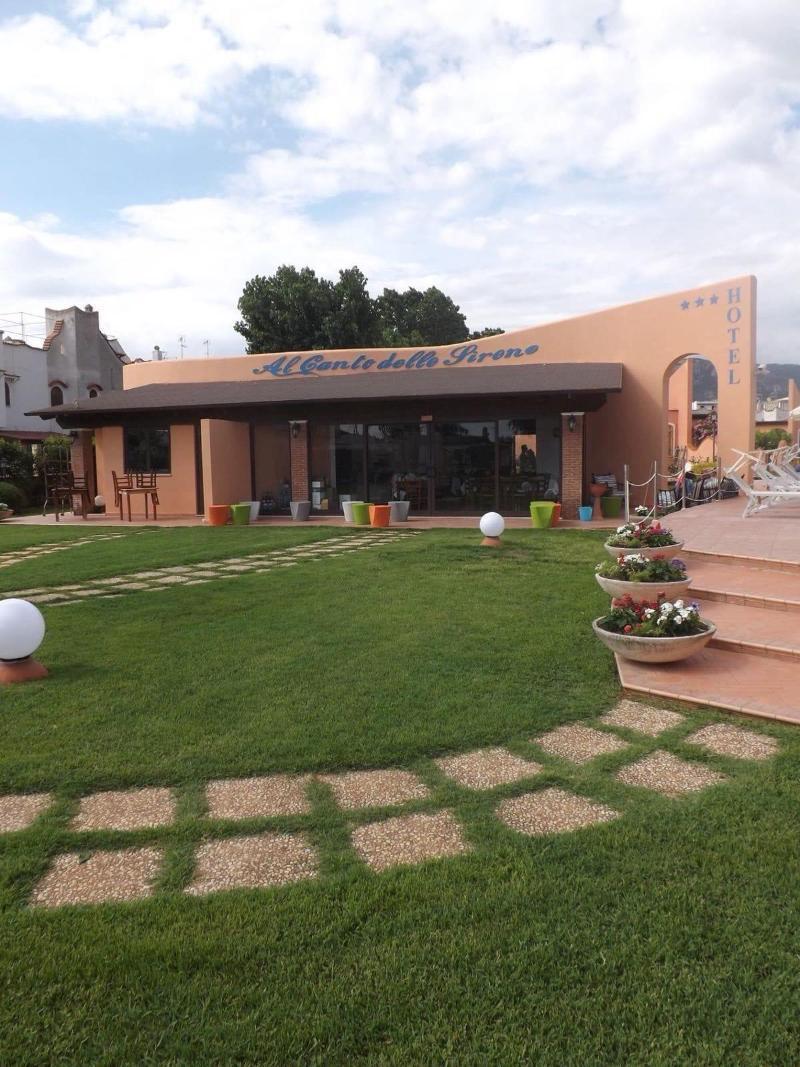 Hotel Ristorante Al Canto Delle Sirene テッラチーナ エクステリア 写真
