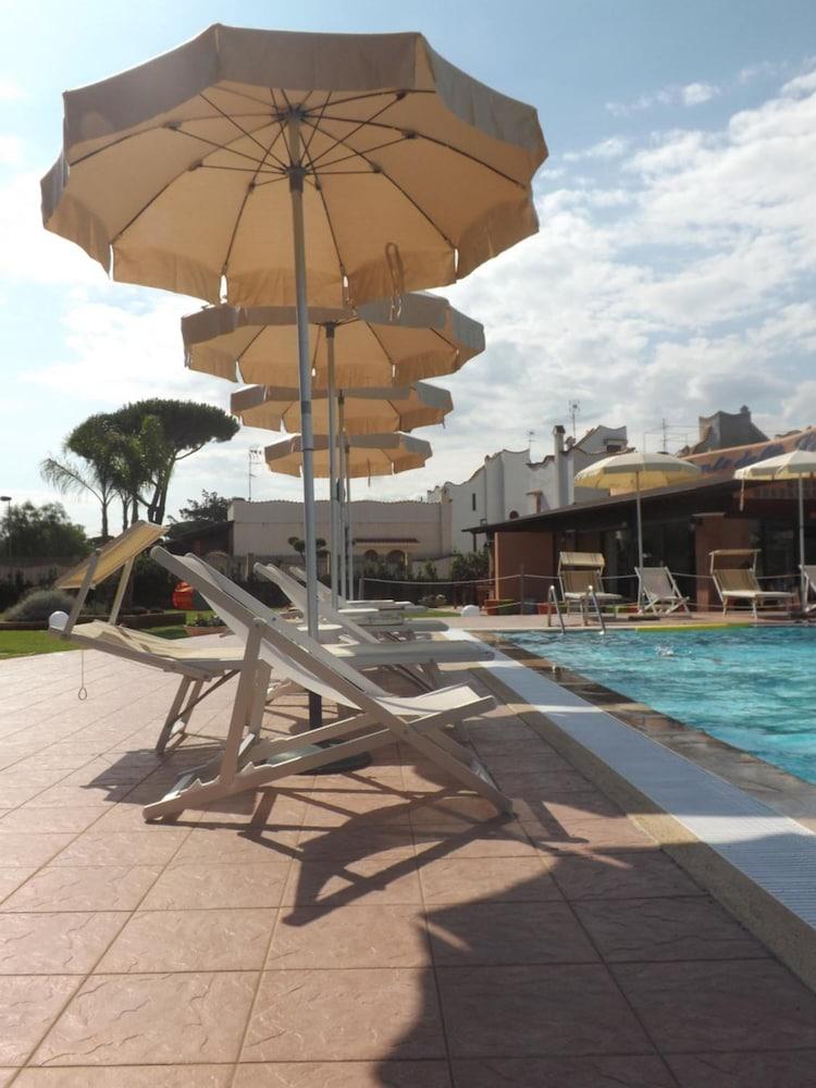 Hotel Ristorante Al Canto Delle Sirene テッラチーナ エクステリア 写真