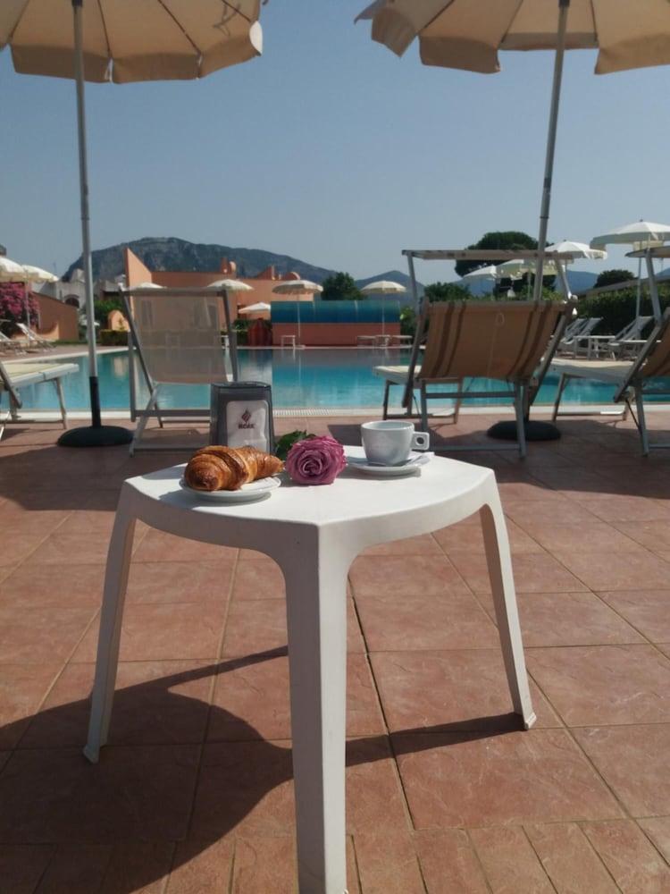 Hotel Ristorante Al Canto Delle Sirene テッラチーナ エクステリア 写真