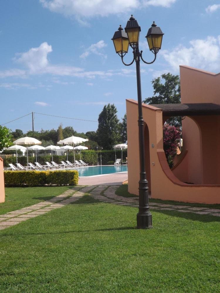 Hotel Ristorante Al Canto Delle Sirene テッラチーナ エクステリア 写真