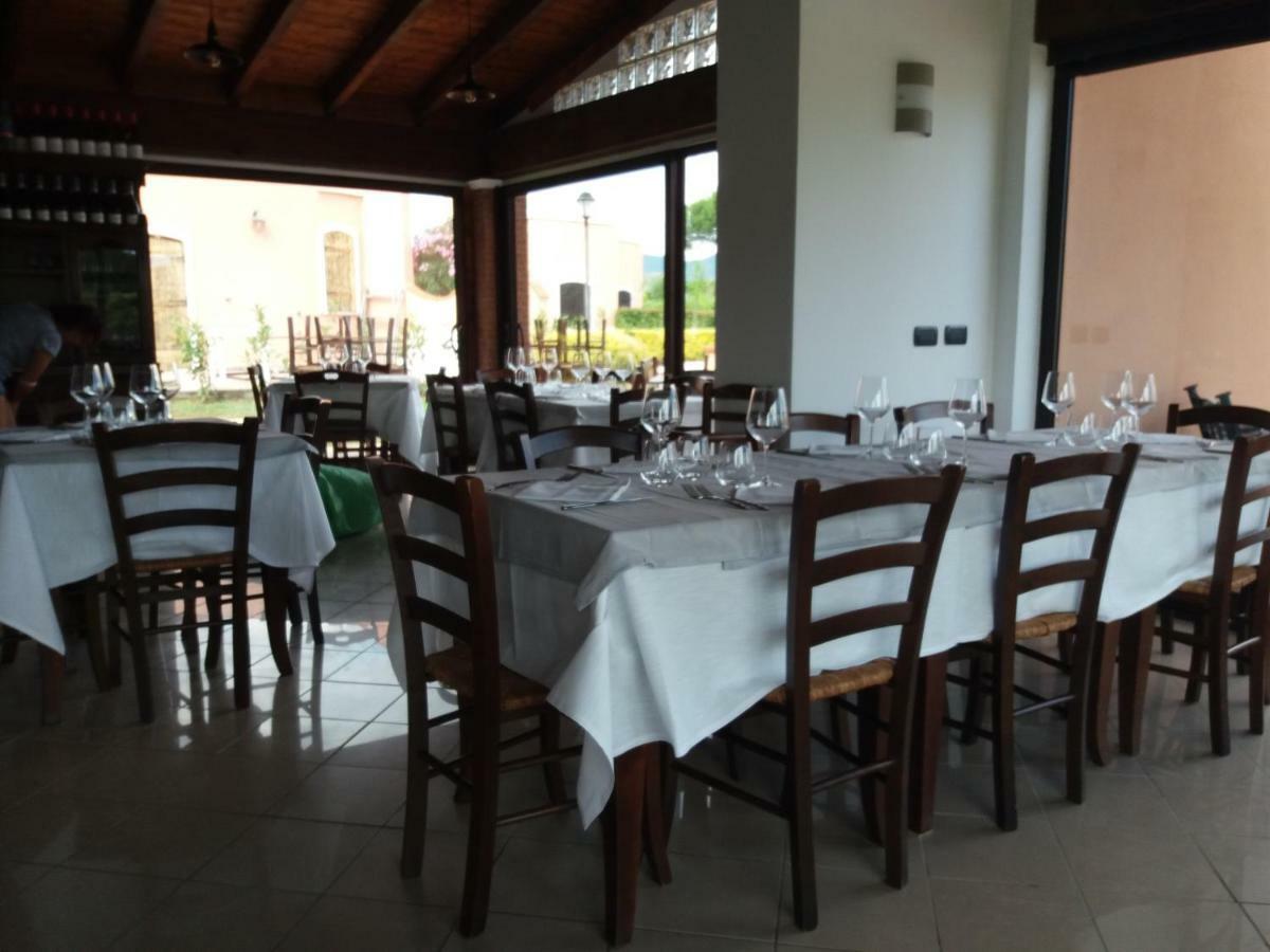 Hotel Ristorante Al Canto Delle Sirene テッラチーナ エクステリア 写真