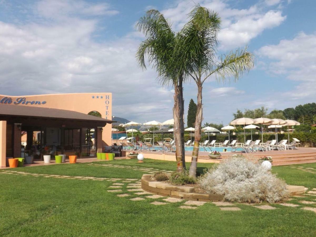 Hotel Ristorante Al Canto Delle Sirene テッラチーナ エクステリア 写真