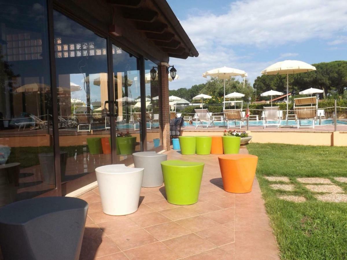 Hotel Ristorante Al Canto Delle Sirene テッラチーナ エクステリア 写真